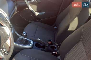 Хэтчбек Opel Astra 2010 в 