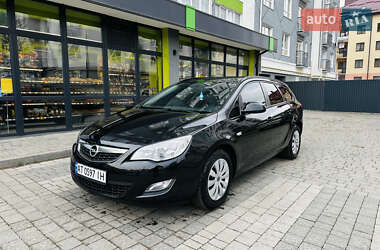 Універсал Opel Astra 2012 в Івано-Франківську