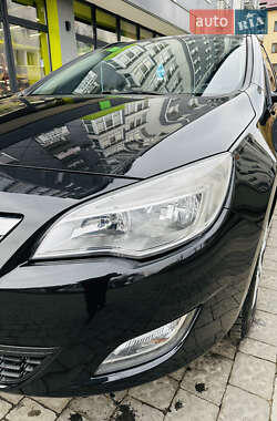 Універсал Opel Astra 2012 в Івано-Франківську