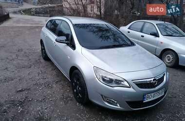 Универсал Opel Astra 2011 в 