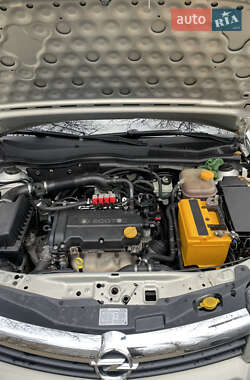 Хэтчбек Opel Astra 2006 в 