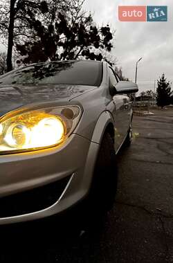 Універсал Opel Astra 2009 в Лубнах