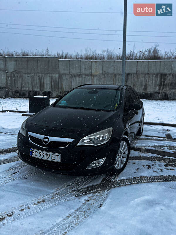 Универсал Opel Astra 2011 в Львове