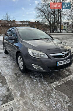 Універсал Opel Astra 2012 в Міжгір'ї