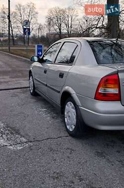 Седан Opel Astra 2007 в Ромнах