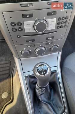 Хетчбек Opel Astra 2006 в 