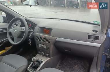 Хэтчбек Opel Astra 2005 в Александрие