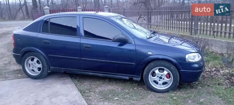 Хетчбек Opel Astra 2001 в Долині