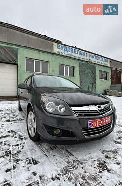 Універсал Opel Astra 2010 в Сумах