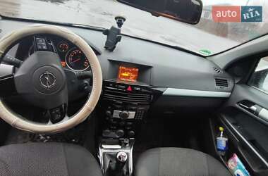 Універсал Opel Astra 2010 в Охтирці