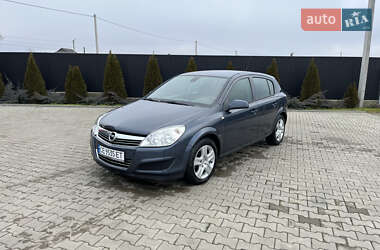 Хэтчбек Opel Astra 2009 в Новоселице