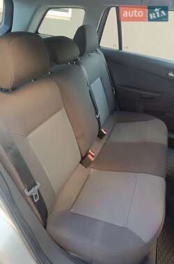 Универсал Opel Astra 2006 в 