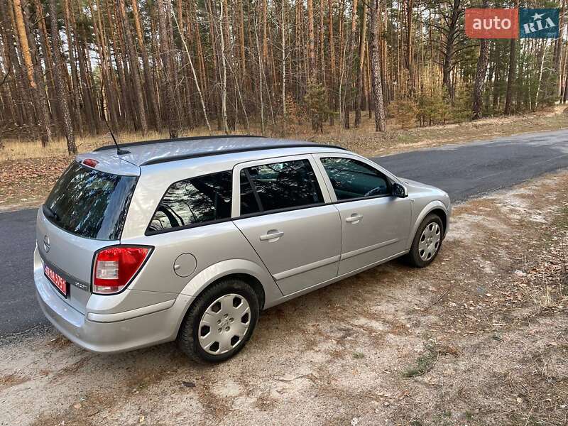 Универсал Opel Astra 2009 в Полтаве