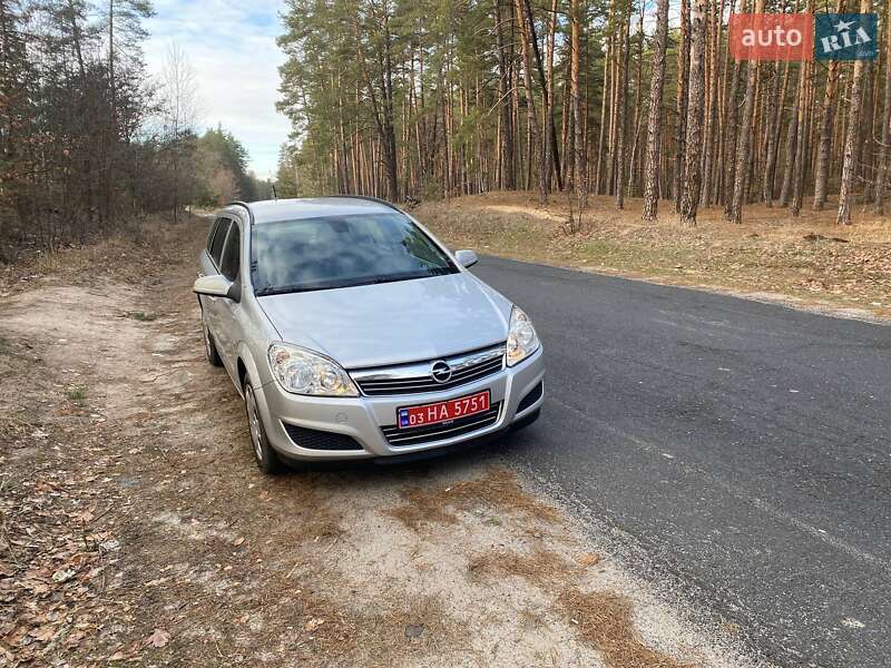 Универсал Opel Astra 2009 в Полтаве