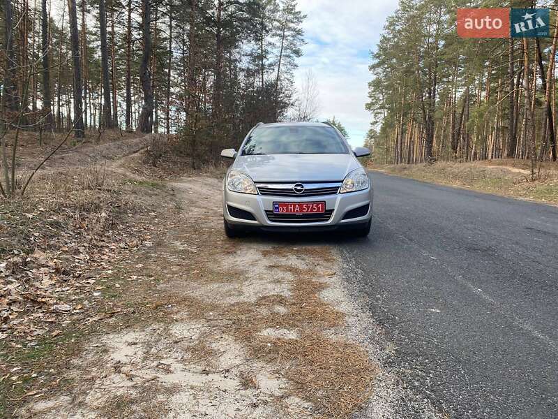 Универсал Opel Astra 2009 в Полтаве
