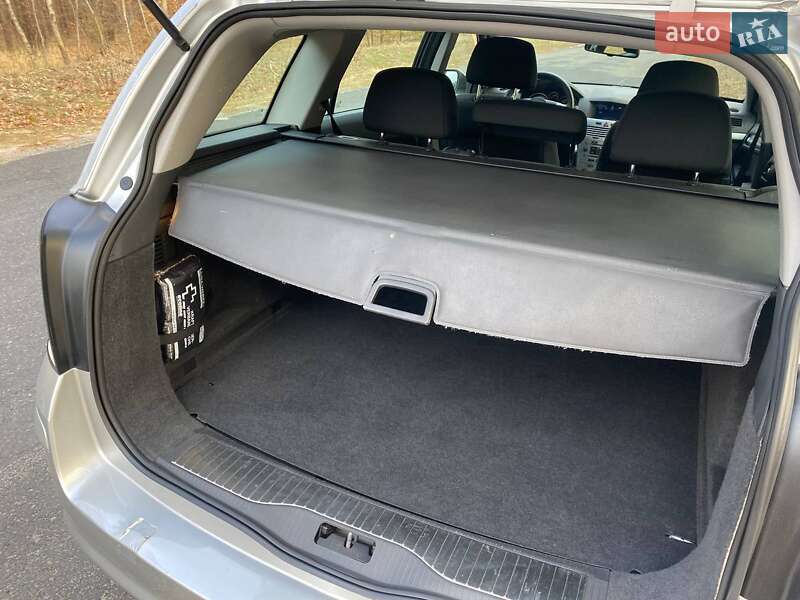 Универсал Opel Astra 2009 в Полтаве