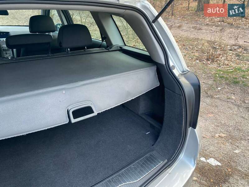 Универсал Opel Astra 2009 в Полтаве