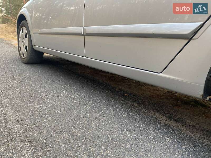 Универсал Opel Astra 2009 в Полтаве