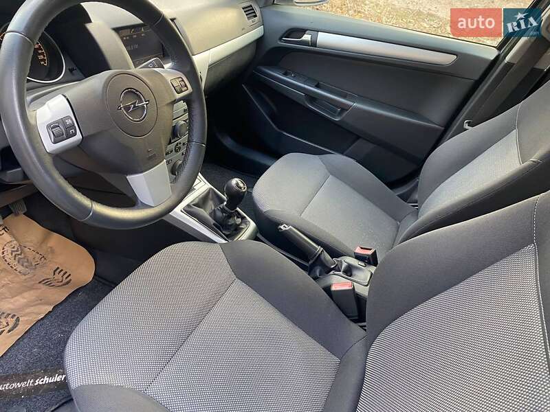 Универсал Opel Astra 2009 в Полтаве