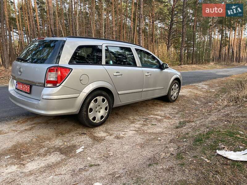 Универсал Opel Astra 2009 в Полтаве