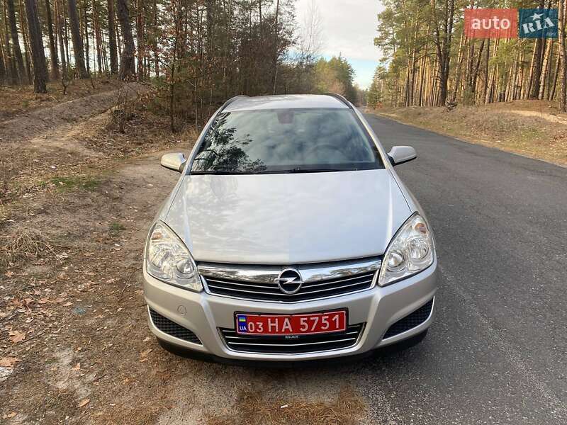 Универсал Opel Astra 2009 в Полтаве