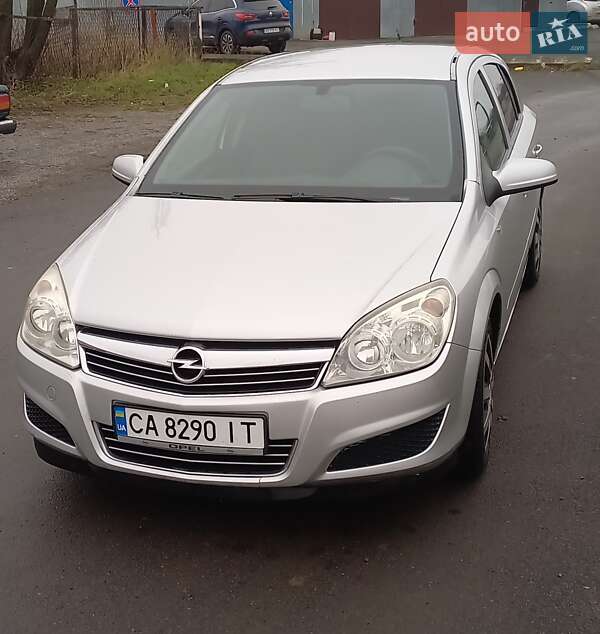 Универсал Opel Astra 2008 в Черкассах