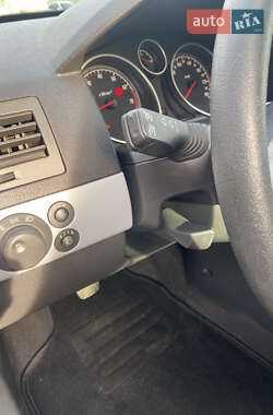 Хэтчбек Opel Astra 2006 в 