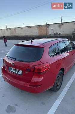 Универсал Opel Astra 2011 в Ровно