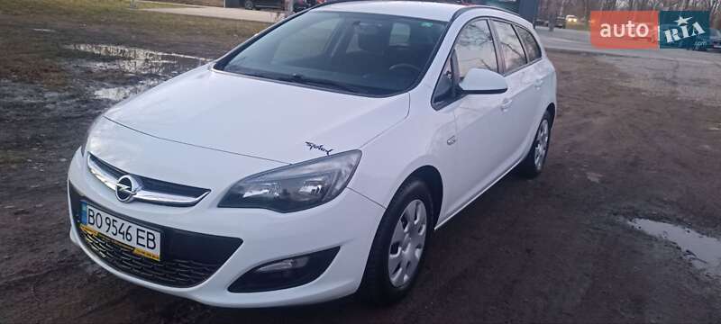 Універсал Opel Astra 2014 в Дрогобичі