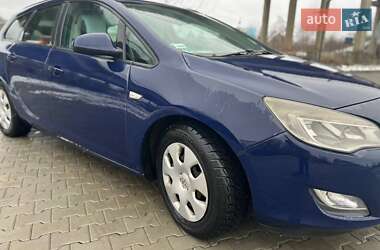 Універсал Opel Astra 2011 в Коломиї