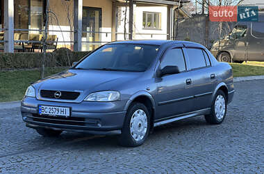 Седан Opel Astra 2006 в Жовкві