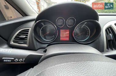 Хэтчбек Opel Astra 2010 в 