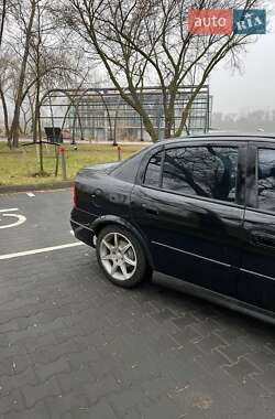 Седан Opel Astra 2006 в 