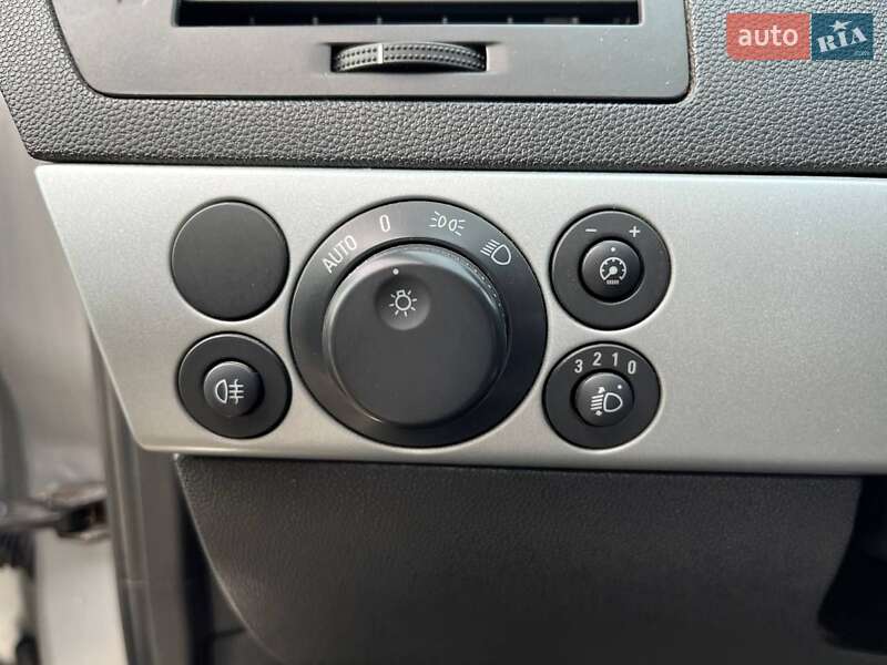 Универсал Opel Astra 2009 в Южноукраинске