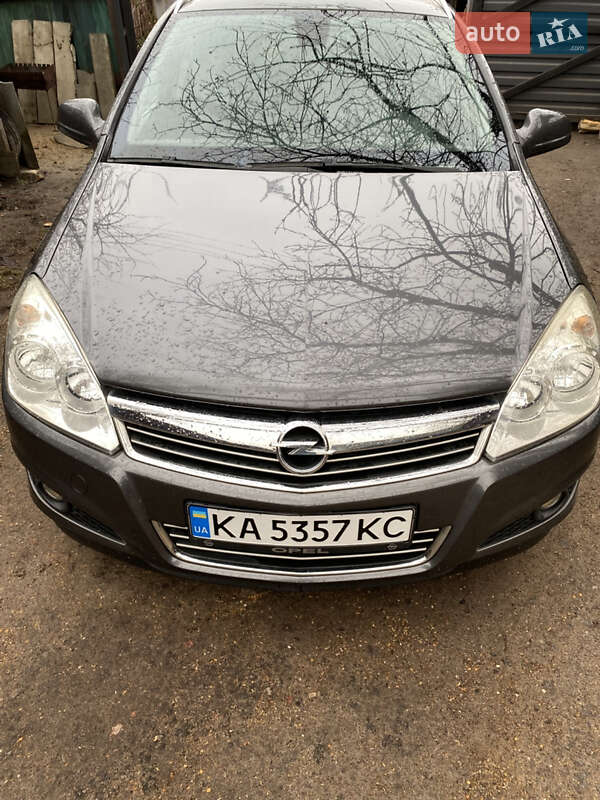 Універсал Opel Astra 2010 в Броварах