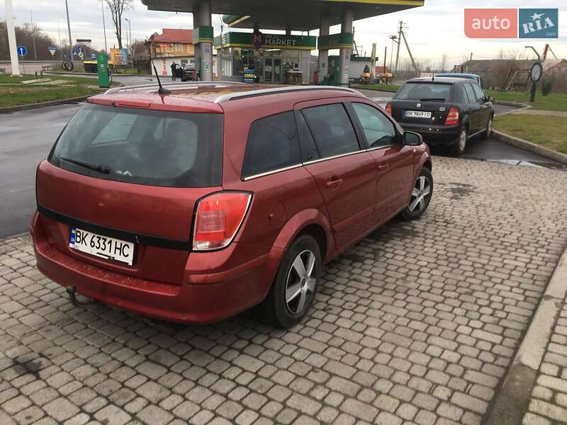 Универсал Opel Astra 2006 в Гоще