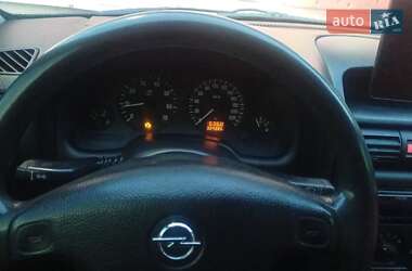 Хэтчбек Opel Astra 2001 в 