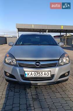 Седан Opel Astra 2012 в Ірпені