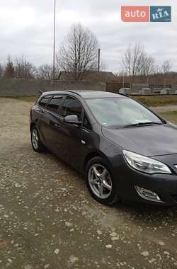 Седан Opel Astra 2011 в Стопчатові