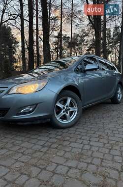 Універсал Opel Astra 2011 в Дрогобичі