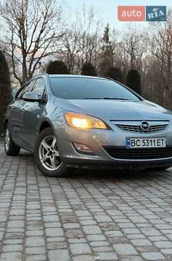 Універсал Opel Astra 2011 в Дрогобичі