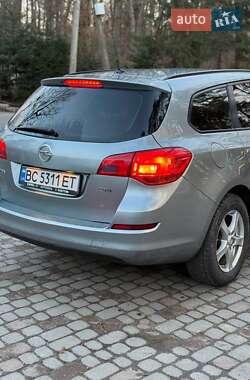 Універсал Opel Astra 2011 в Дрогобичі