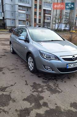 Універсал Opel Astra 2012 в 