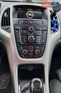 Універсал Opel Astra 2012 в 