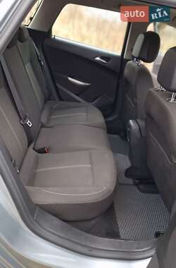 Універсал Opel Astra 2012 в 