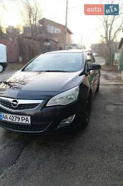 Универсал Opel Astra 2011 в 
