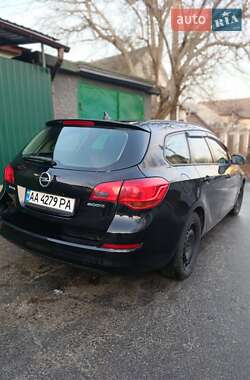 Универсал Opel Astra 2011 в 