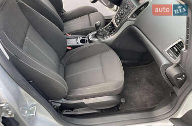 Универсал Opel Astra 2011 в 