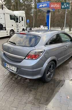 Хэтчбек Opel Astra 2005 в 