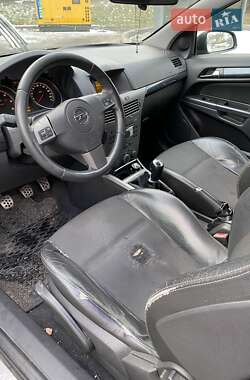 Хэтчбек Opel Astra 2005 в 
